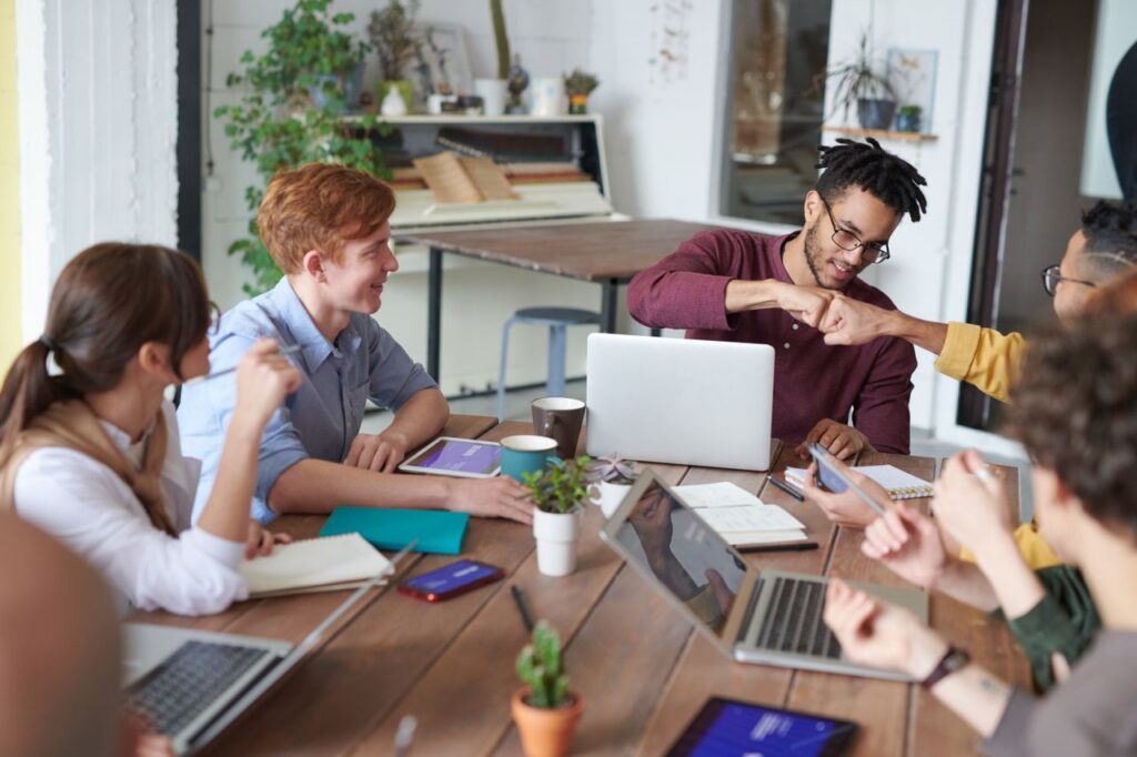 A group of marketing interns working together